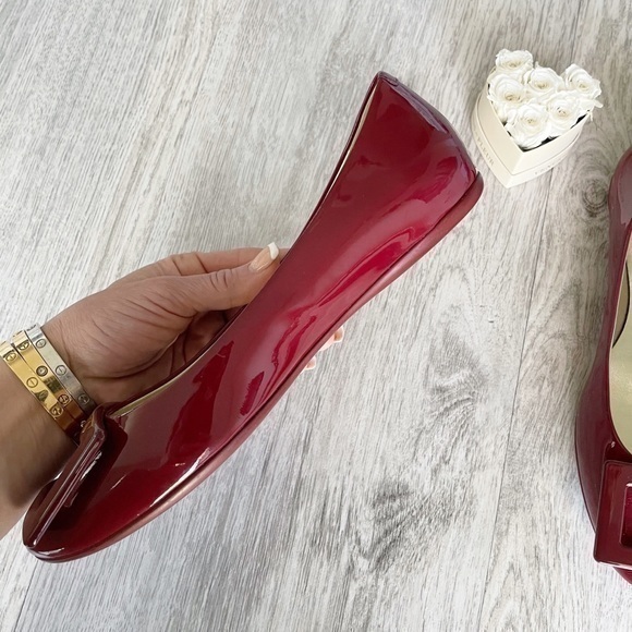๐ Roger Vivier Logo Buckle Patent Leather Ballet Flats Current Collection - Picture 9 of 16